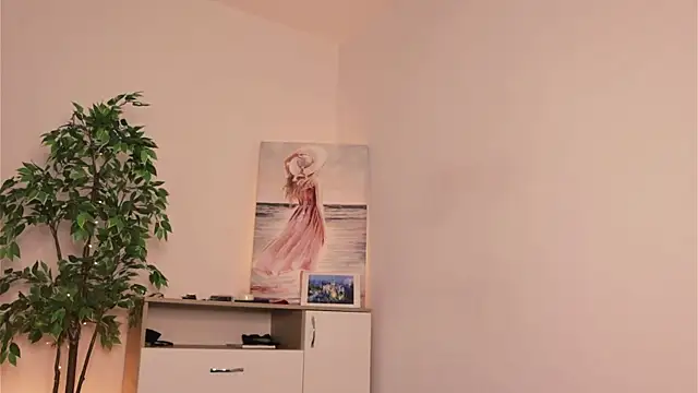 Misslullu online show from 03-18-25, 01:44