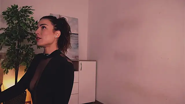 Misslullu online show from 09-20-25, 04:17