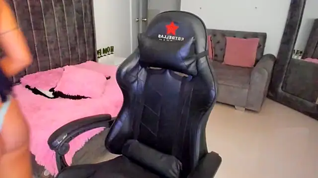 xiomara  cortes online show from 09-18-25, 07:39