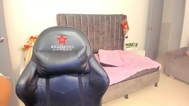 xiomara  cortes online show from 12-21-25, 12:07