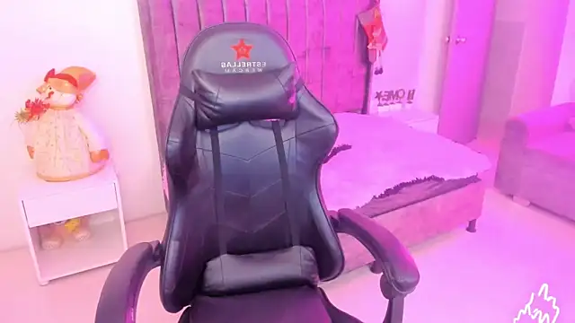 xiomara  cortes online show from 12-17-25, 08:47