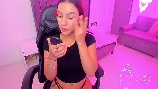 xiomara  cortes online show from 11-17-25, 12:20