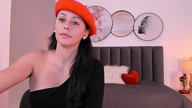 SaharaGarcia   online show from 10-20-25, 07:36