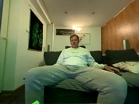 Snapshot of steveindahouse chatting on 09-26-25, 12:34 steveindahouse online show from 09-26-25, 12:34