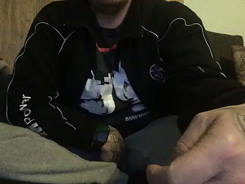 Snapshot of steveindahouse chatting on 03-19-25, 04:57 steveindahouse online show from 03-19-25, 04:57