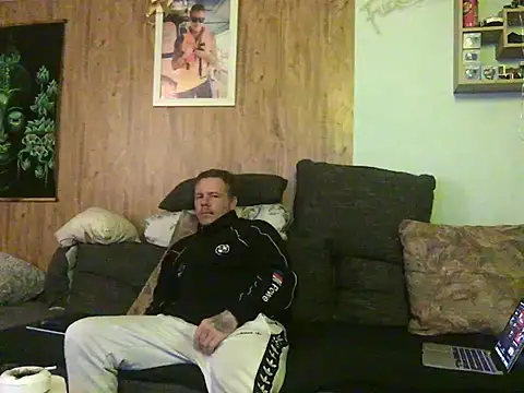 Snapshot of steveindahouse chatting on 03-17-25, 06:11 steveindahouse online show from 03-17-25, 06:11