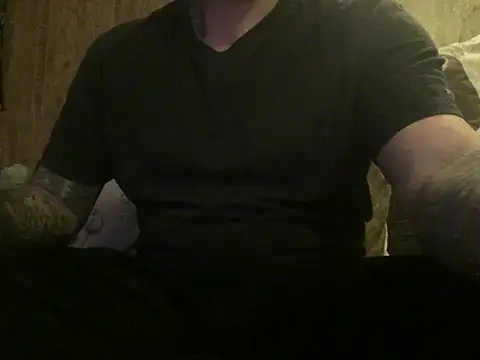 Snapshot of steveindahouse chatting on 03-11-25, 04:41 steveindahouse online show from 03-11-25, 04:41