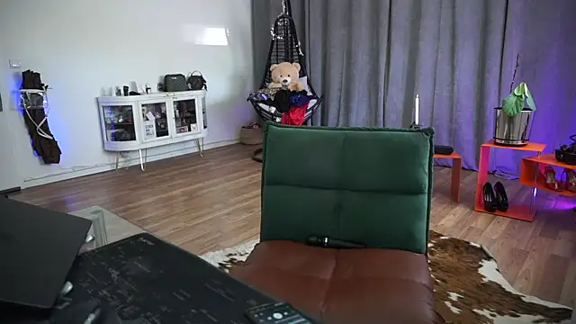 LaraPunkt online show from 04-08-26, 08:16