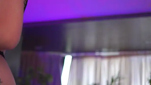 HotSkinnyX online show from 09-15-25, 05:41