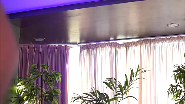 HotSkinnyX online show from 09-18-25, 06:16