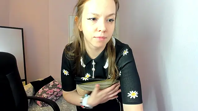 Snapshot of Persephoni chatting on 06-25-26, 03:28 Persephoni online show from 06-25-26, 03:28