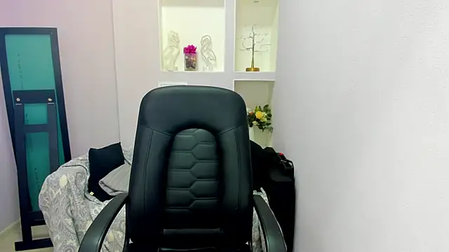 Persephoni online show from 03-25-26, 10:47