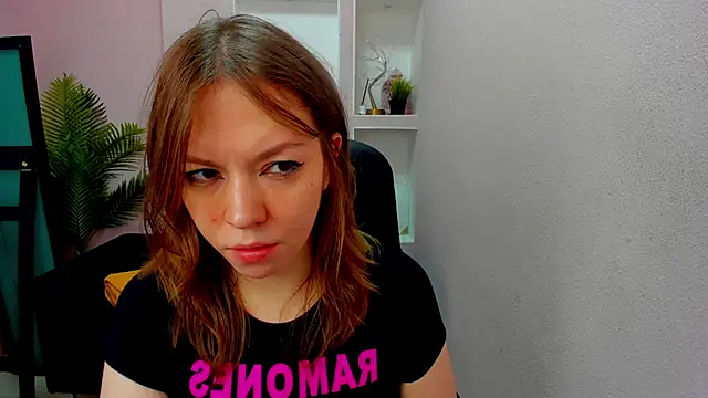 Persephoni online show from 12-21-25, 08:42