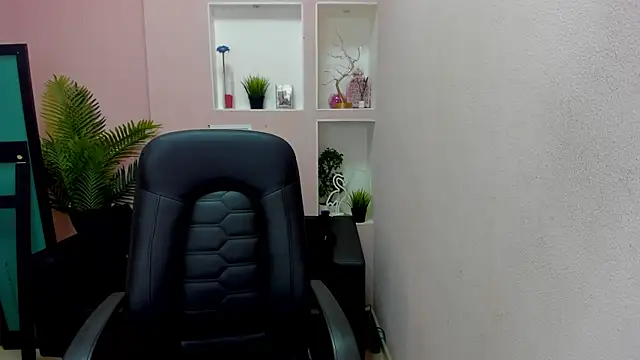 Persephoni online show from 12-19-25, 05:32