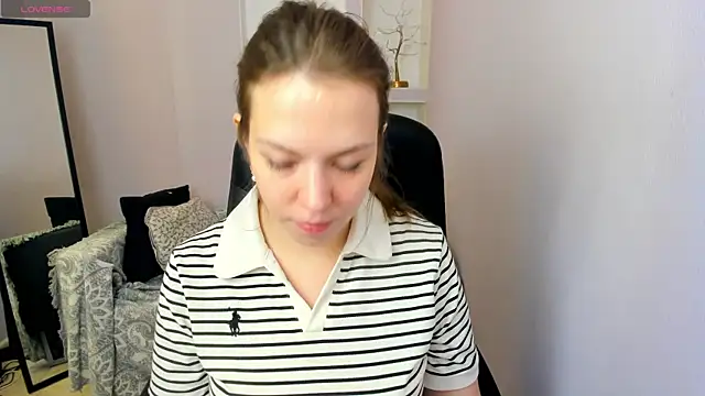 Snapshot of Persephoni chatting on 07-19-26, 05:38 Persephoni online show from 07-19-26, 05:38