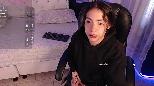 LiaVillalobos online show from 10-15-25, 12:57