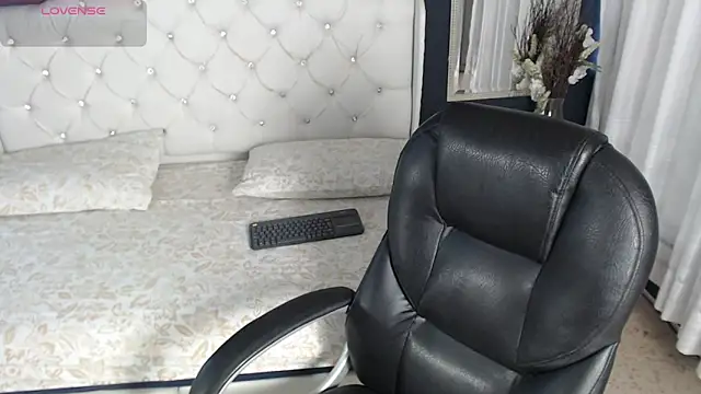 LiaVillalobos online show from 09-25-25, 11:16