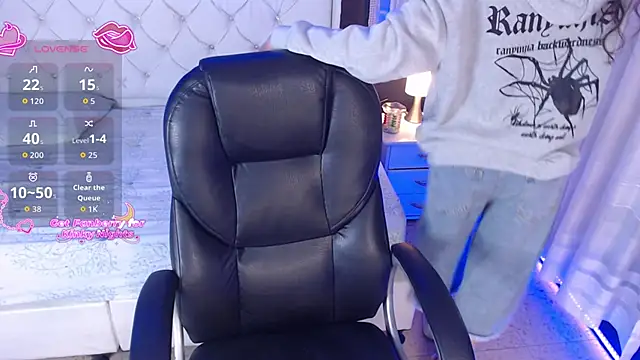 LiaVillalobos online show from 11-28-25, 01:00