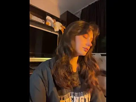 itssophiie online show from 03-25-26, 12:22