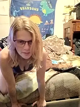 lilbug69 online show from 12-18-25, 06:40