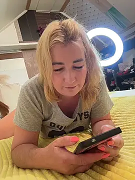 Snapshot of Your_Liza chatting on 06-19-26, 02:06 Your Liza online show from 06-19-26, 02:06