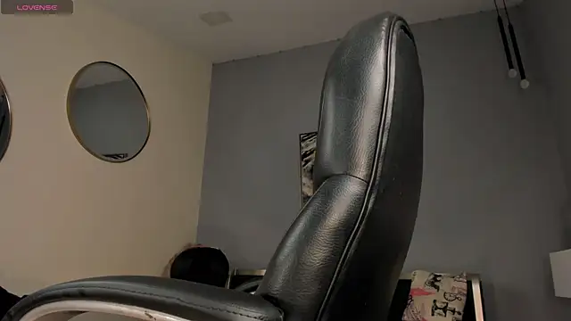 SophieBarnett online show from 12-21-25, 01:41