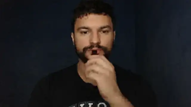 Snapshot of alex_blu chatting on 06-18-26, 12:20 alex blu online show from 06-18-26, 12:20