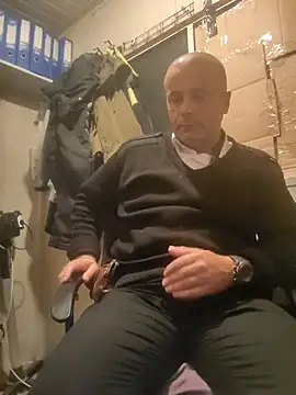 Snapshot of muscularsexy chatting on 09-24-25, 10:38 muscularsexy online show from 09-24-25, 10:38