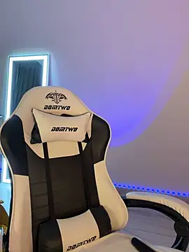 julia fly online show from 03-19-26, 09:42