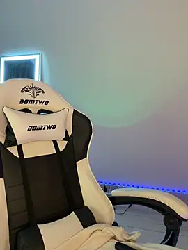 julia fly online show from 03-25-26, 07:41