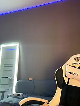 julia fly online show from 01-07-26, 10:31