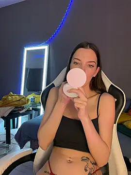 julia fly online show from 02-18-26, 09:06