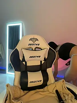 julia fly online show from 04-08-26, 06:04