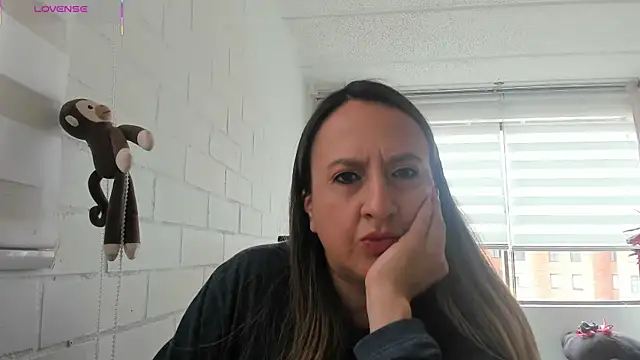 charlize legs online show from 03-12-26, 05:06