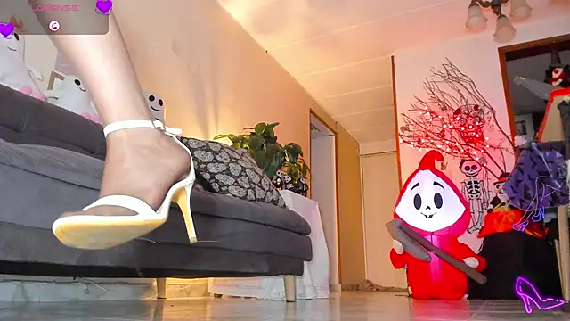 charlize legs online show from 10-10-25, 11:16