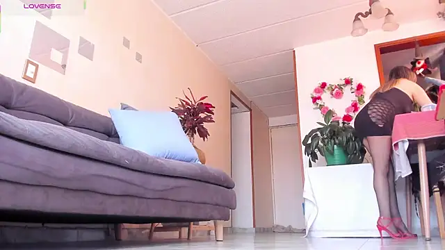 charlize legs online show from 03-01-26, 04:07