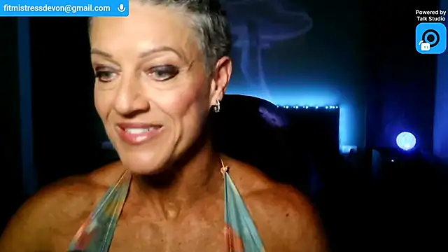 Snapshot of Devon2020 chatting on 07-24-26, 12:01 Devon2020 online show from 07-24-26, 12:01