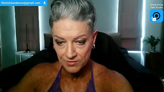 Snapshot of Devon2020 chatting on 06-21-26, 10:10 Devon2020 online show from 06-21-26, 10:10