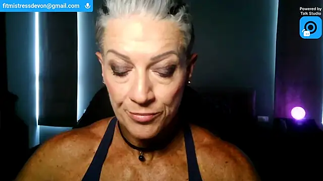 Snapshot of Devon2020 chatting on 07-20-26, 11:01 Devon2020 online show from 07-20-26, 11:01