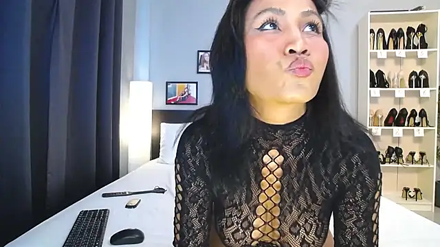 Hotbeebee online show from 06-04-26, 12:59