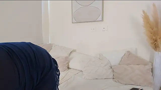 ZOEGARNER01 online show from 12-17-25, 07:30