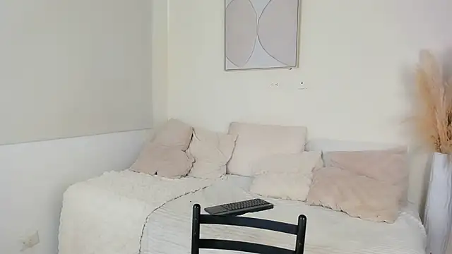 ZOEGARNER01 online show from 03-12-26, 06:56