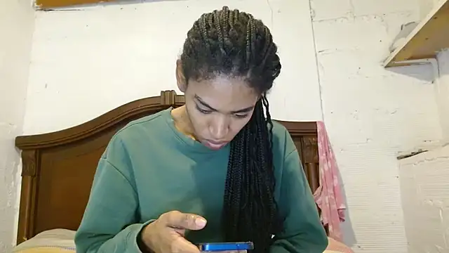 Snapshot of angelamarie1 chatting on 06-25-26, 01:05 angelamarie1 online show from 06-25-26, 01:05