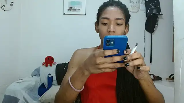 Snapshot of angelamarie1 chatting on 07-06-26, 12:23 angelamarie1 online show from 07-06-26, 12:23