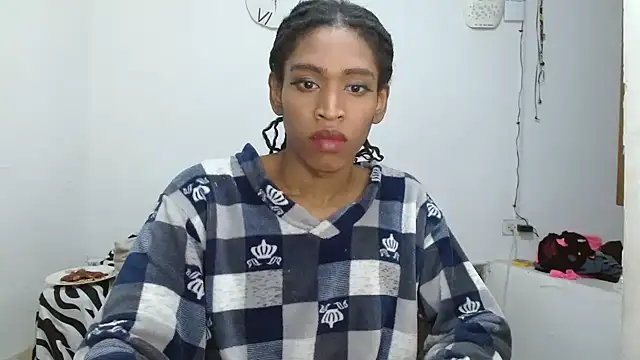 Snapshot of angelamarie1 chatting on 06-11-26, 10:07 angelamarie1 online show from 06-11-26, 10:07