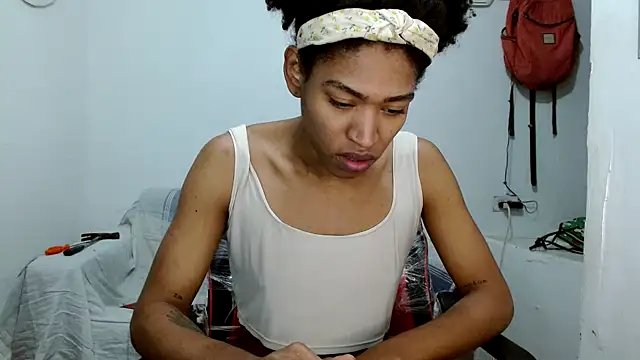 Snapshot of angelamarie1 chatting on 10-04-25, 12:39 angelamarie1 online show from 10-04-25, 12:39