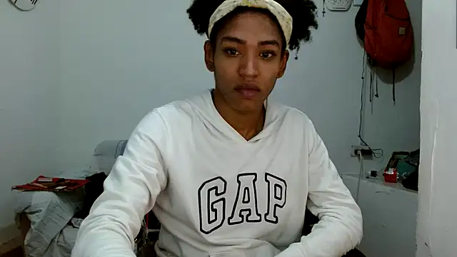 Snapshot of angelamarie1 chatting on 10-02-25, 03:43 angelamarie1 online show from 10-02-25, 03:43