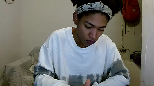 Snapshot of angelamarie1 chatting on 10-03-25, 11:01 angelamarie1 online show from 10-03-25, 11:01