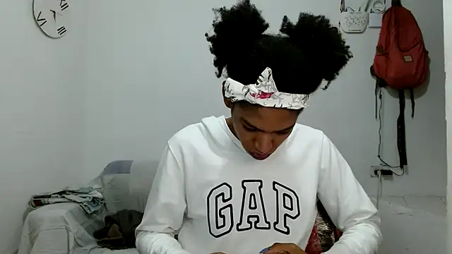 angelamarie1 online show from 11-06-25, 10:41