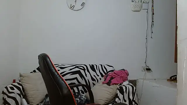 Snapshot of angelamarie1 chatting on 06-09-26, 11:44 angelamarie1 online show from 06-09-26, 11:44